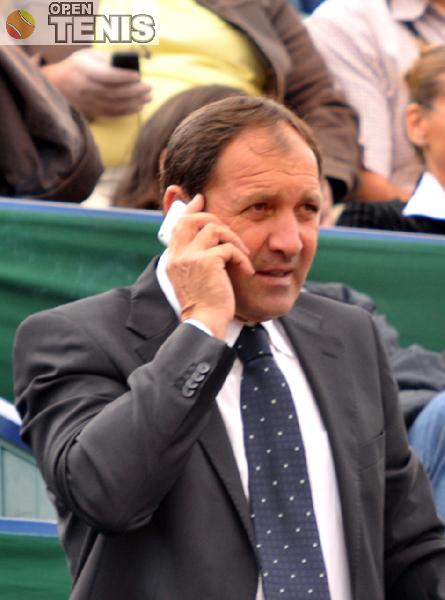 Asteptandu-l pe Nastase...